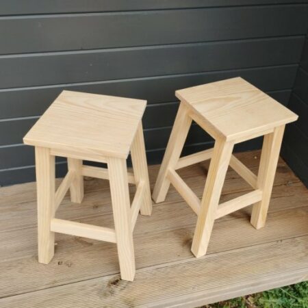 Lot de 2 Tabourets pin massif 25 x 25cm